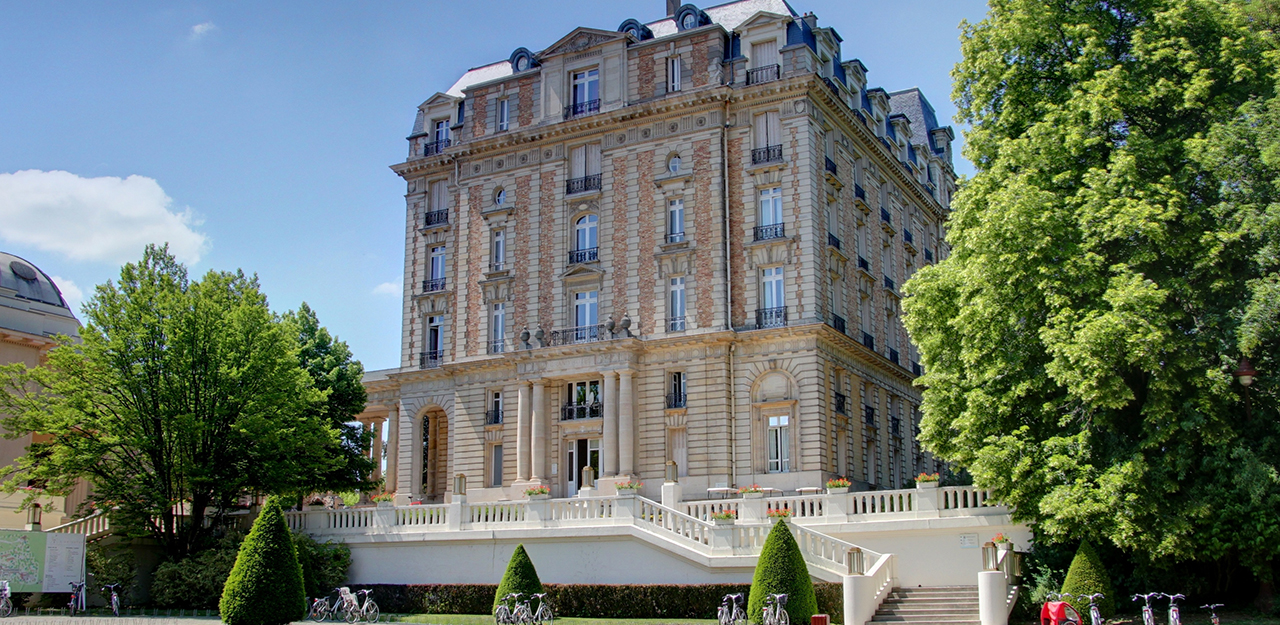 Vittel est situé à 10 minutes de Contrexéville.